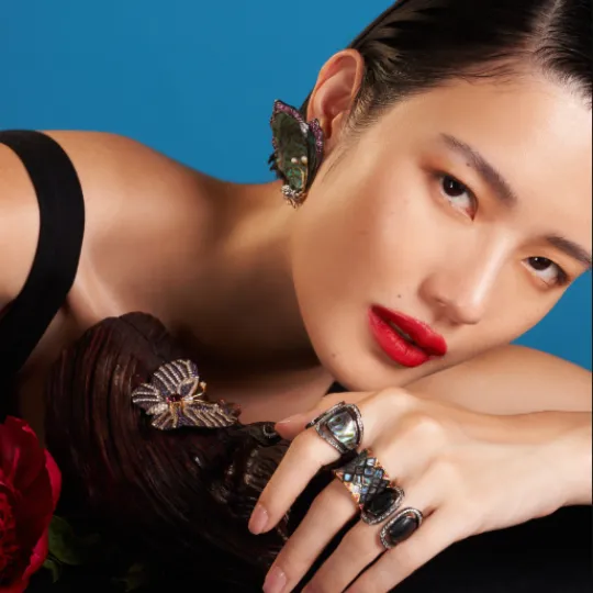 Abalone Shell Ring Decorated with Diamond