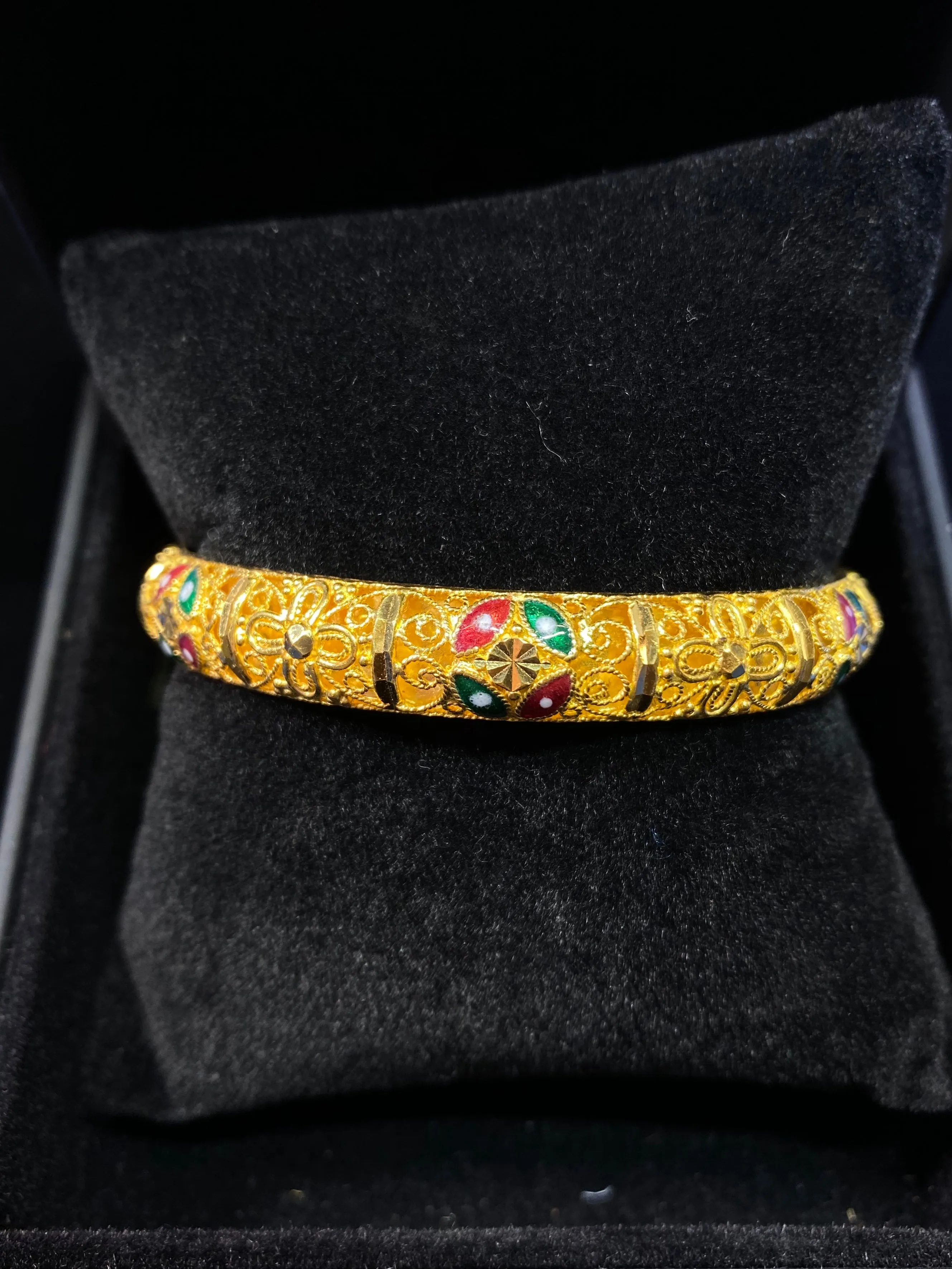 AMAZING 22KYG Intricate Detail Design Green/Red Enamel Bangle/Bracelet - $15K APR Value w/ CoA!