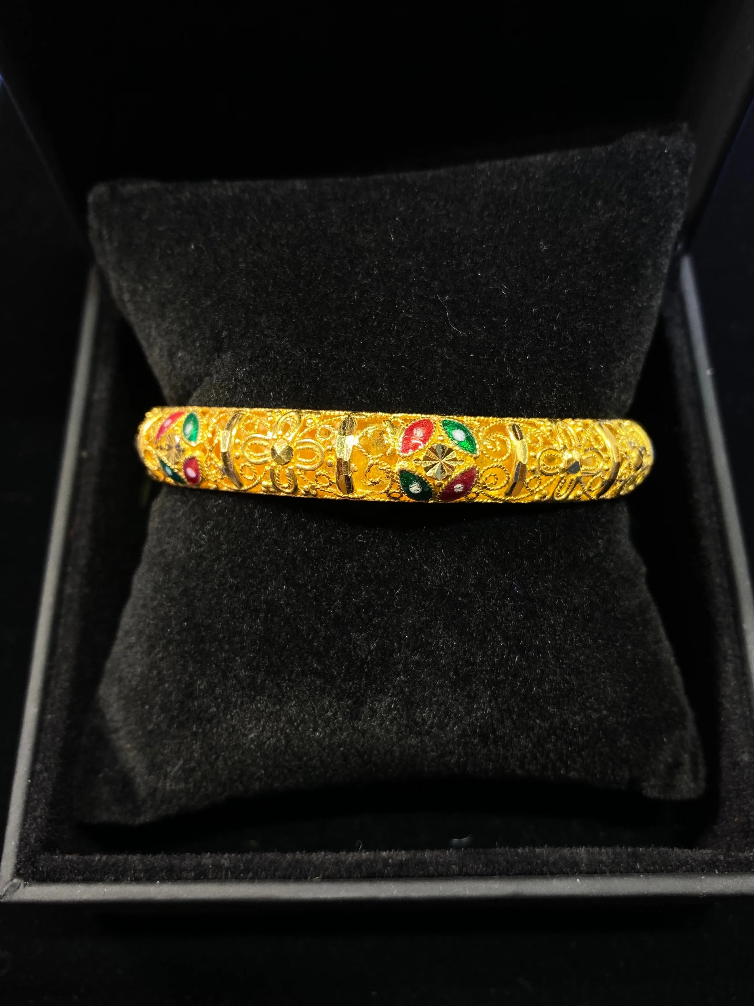 AMAZING 22KYG Intricate Detail Design Green/Red Enamel Bangle/Bracelet - $15K APR Value w/ CoA!