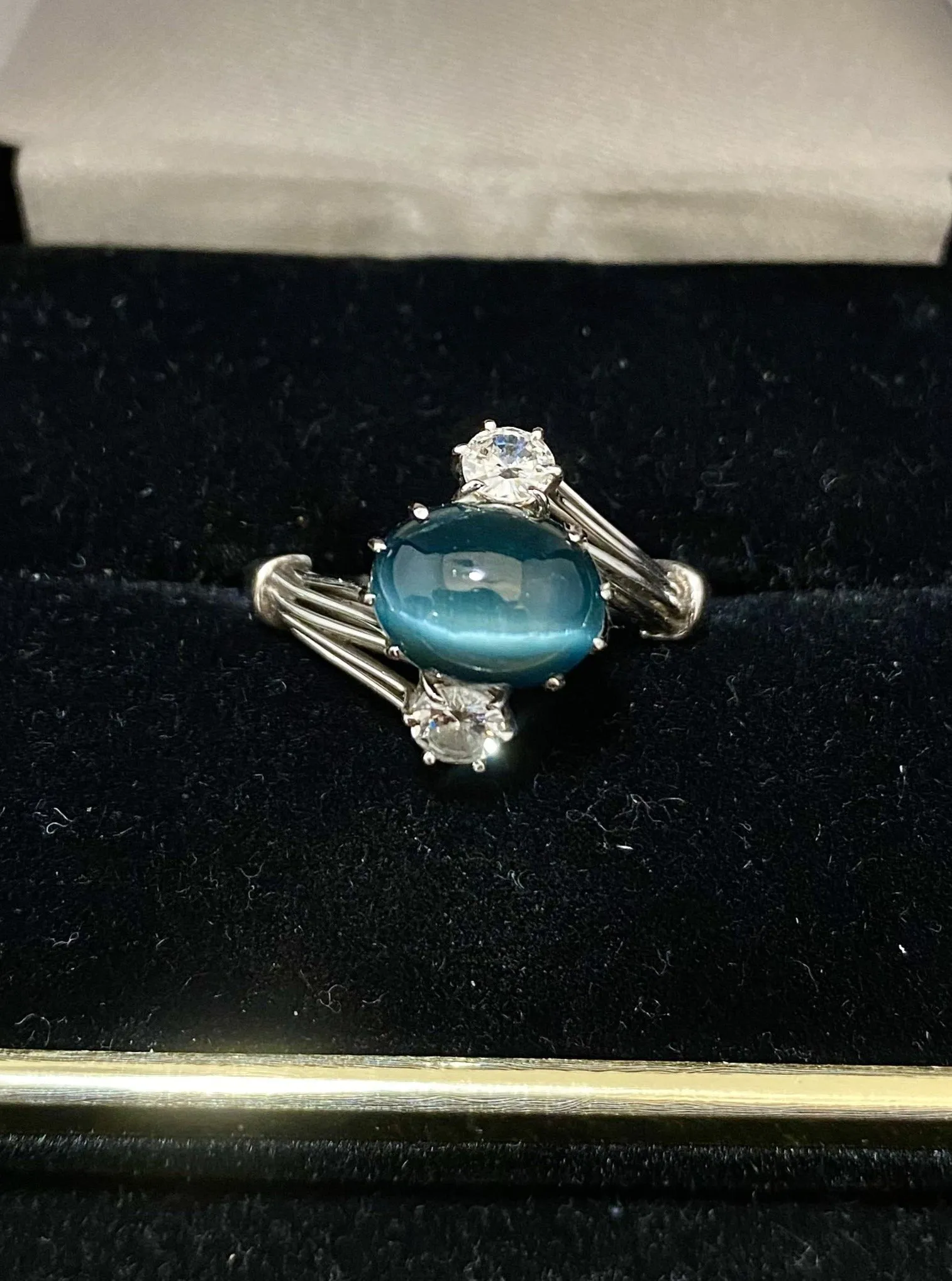 Beautiful Intricate 18K WG Cat-Eye Tourmanine and Diamond Ring - $10K Appraisal Value w/ CoA }