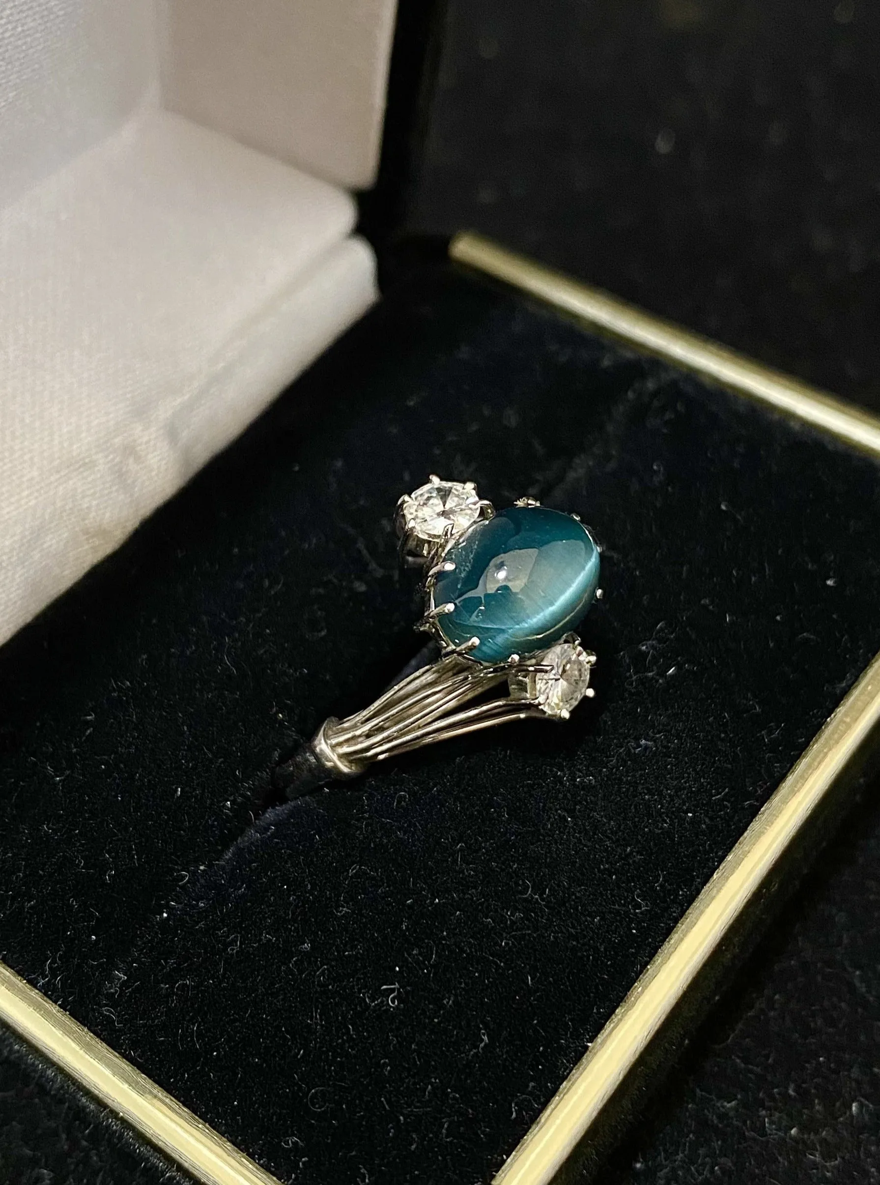 Beautiful Intricate 18K WG Cat-Eye Tourmanine and Diamond Ring - $10K Appraisal Value w/ CoA }