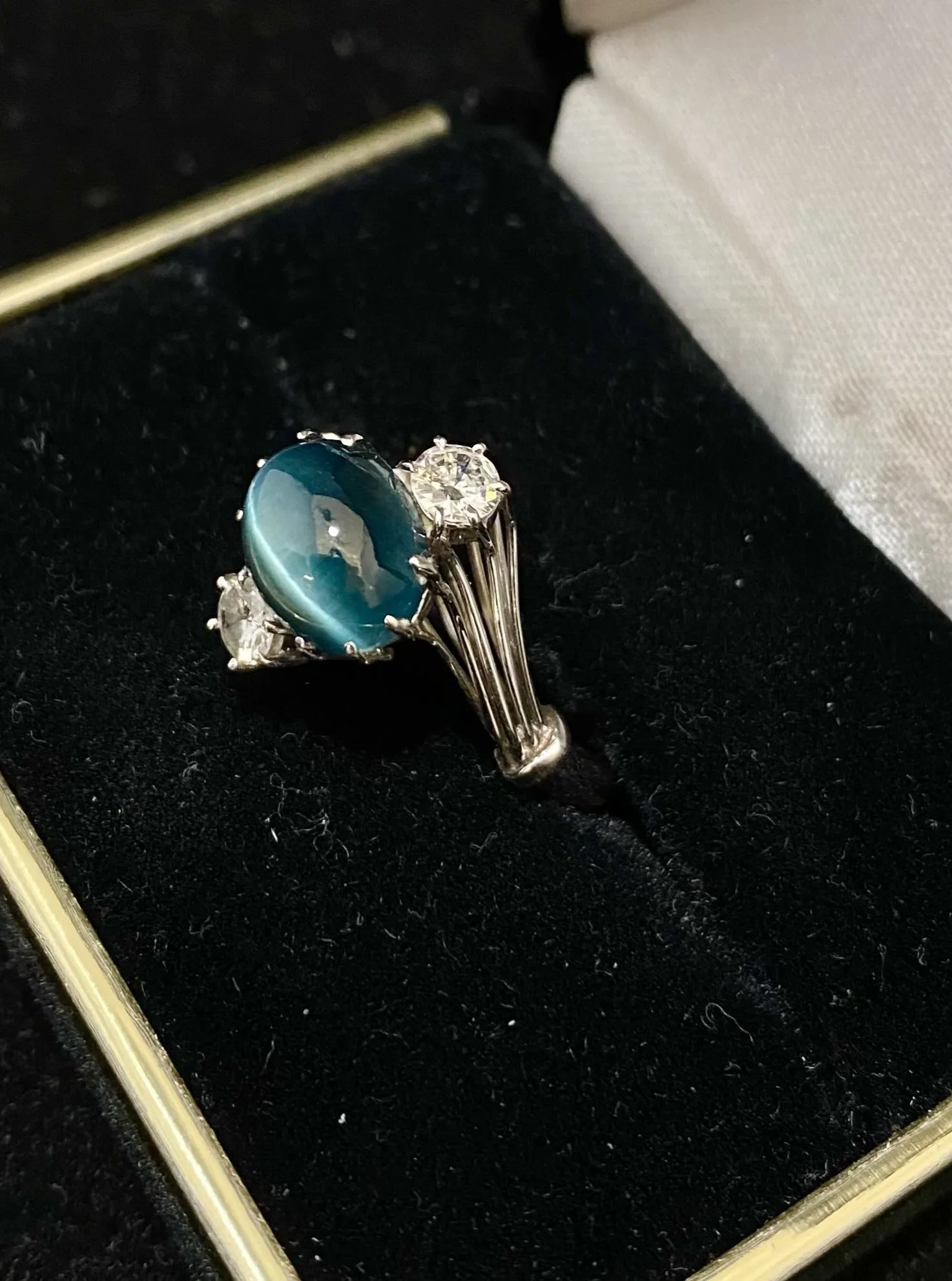 Beautiful Intricate 18K WG Cat-Eye Tourmanine and Diamond Ring - $10K Appraisal Value w/ CoA }