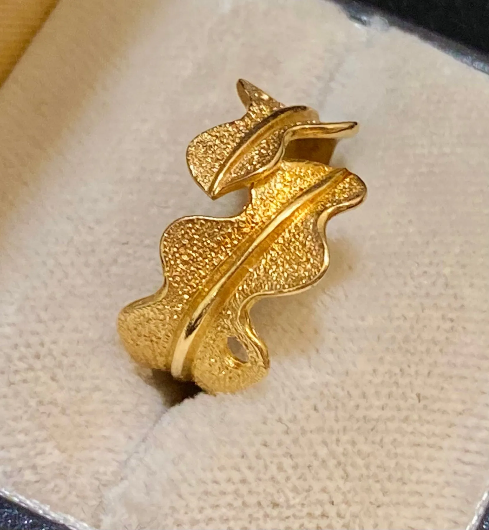 Buccellati-style 18K Yellow Gold Intricate Leaf Design Ring - $3K Appraisal Value w/CoA}