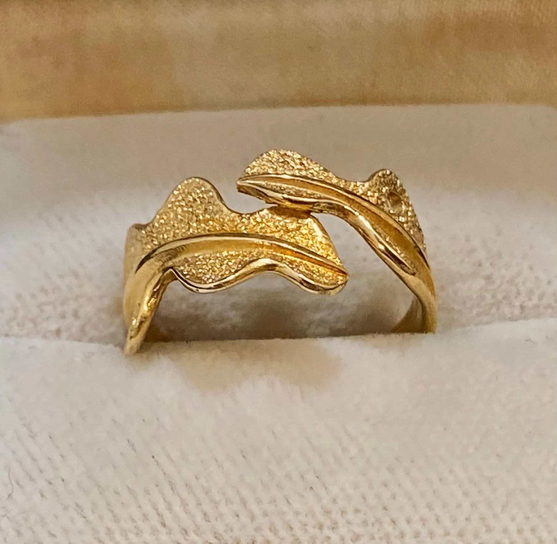 Buccellati-style 18K Yellow Gold Intricate Leaf Design Ring - $3K Appraisal Value w/CoA}