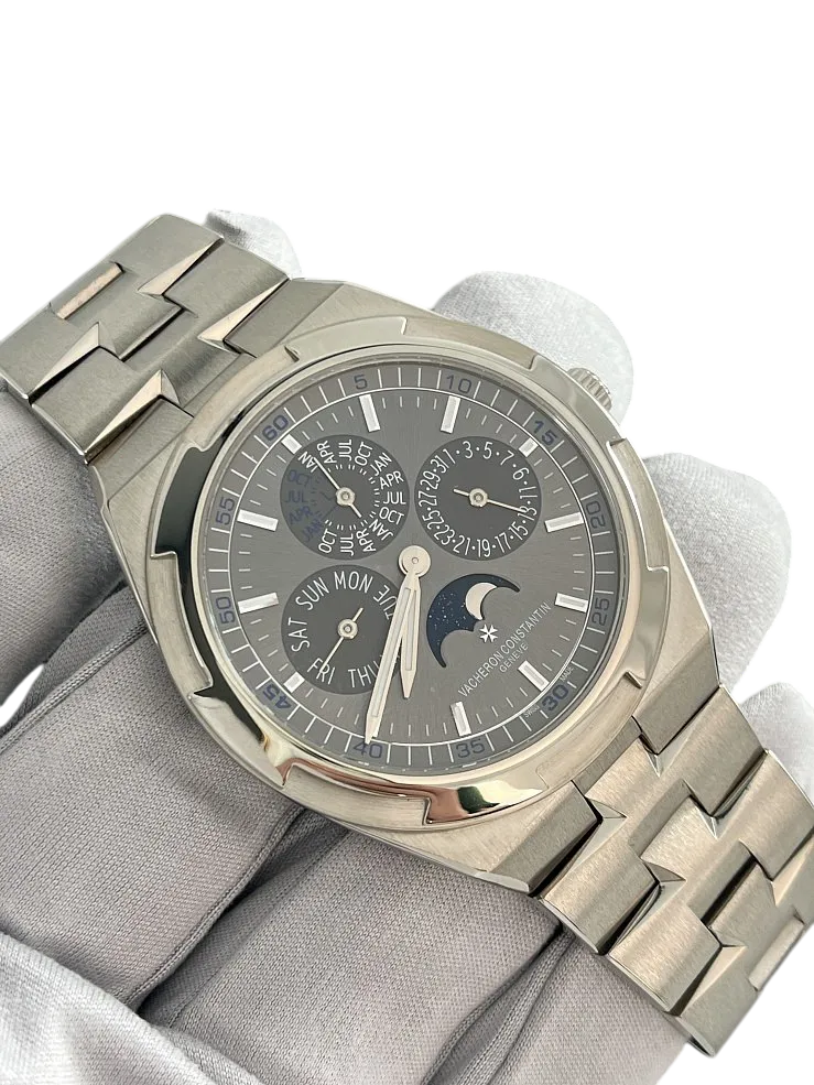Vacheron Constantin Overseas Perpetual Calendar Extra Thin 18K White Gold Men's Watch
